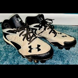 Awesome under armor baseball men’s cleats 11 1/2!!!